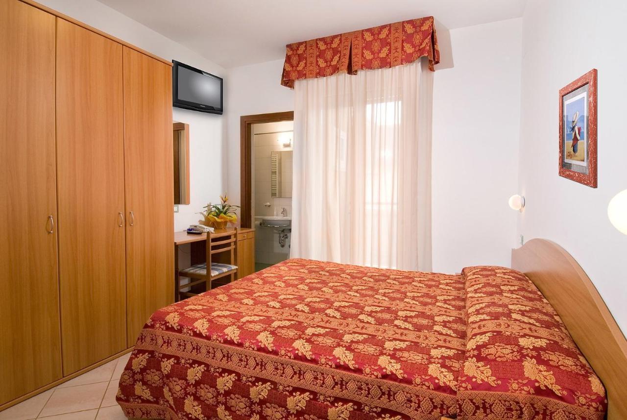 Hotel Belvedere Misano Adriatico Ruang foto