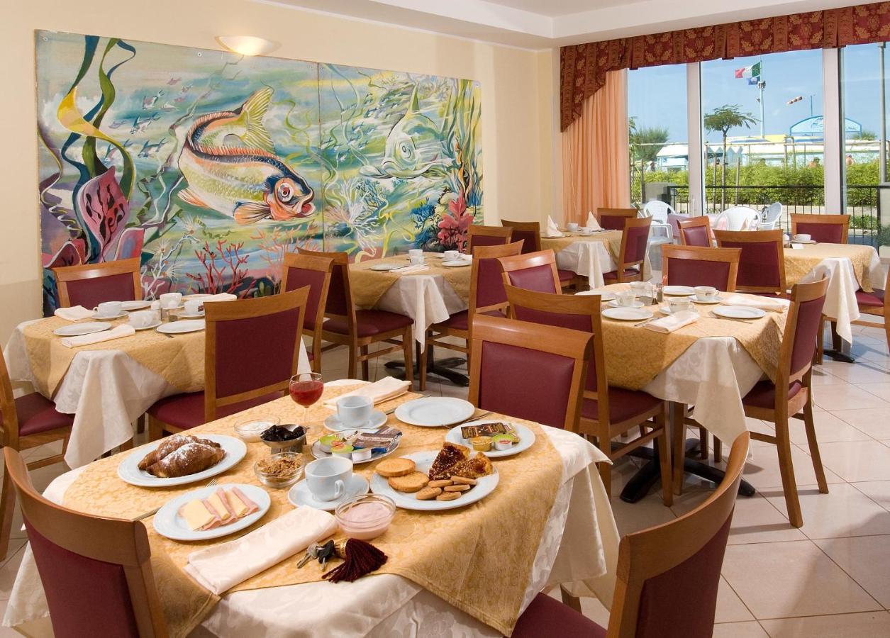 Hotel Belvedere Misano Adriatico Bagian luar foto
