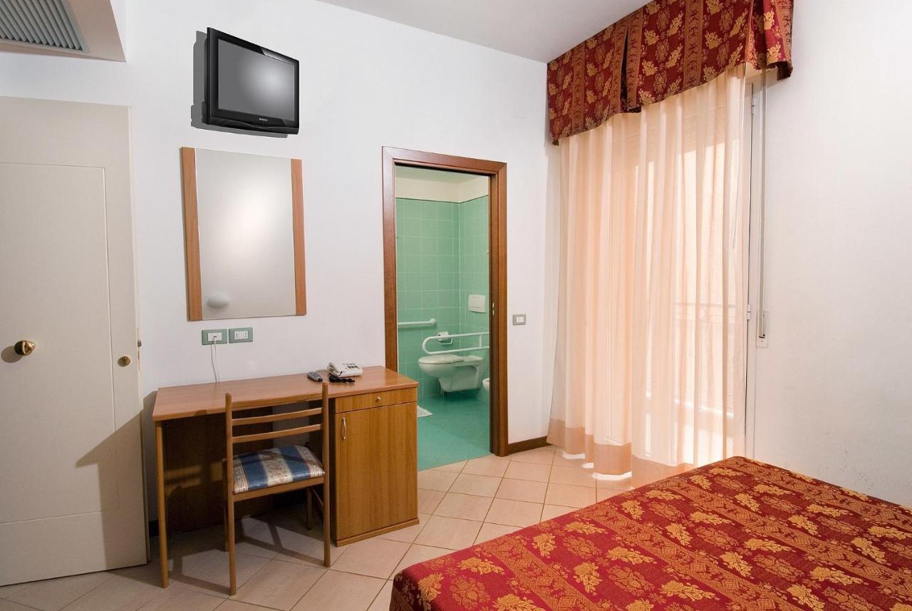 Hotel Belvedere Misano Adriatico Ruang foto