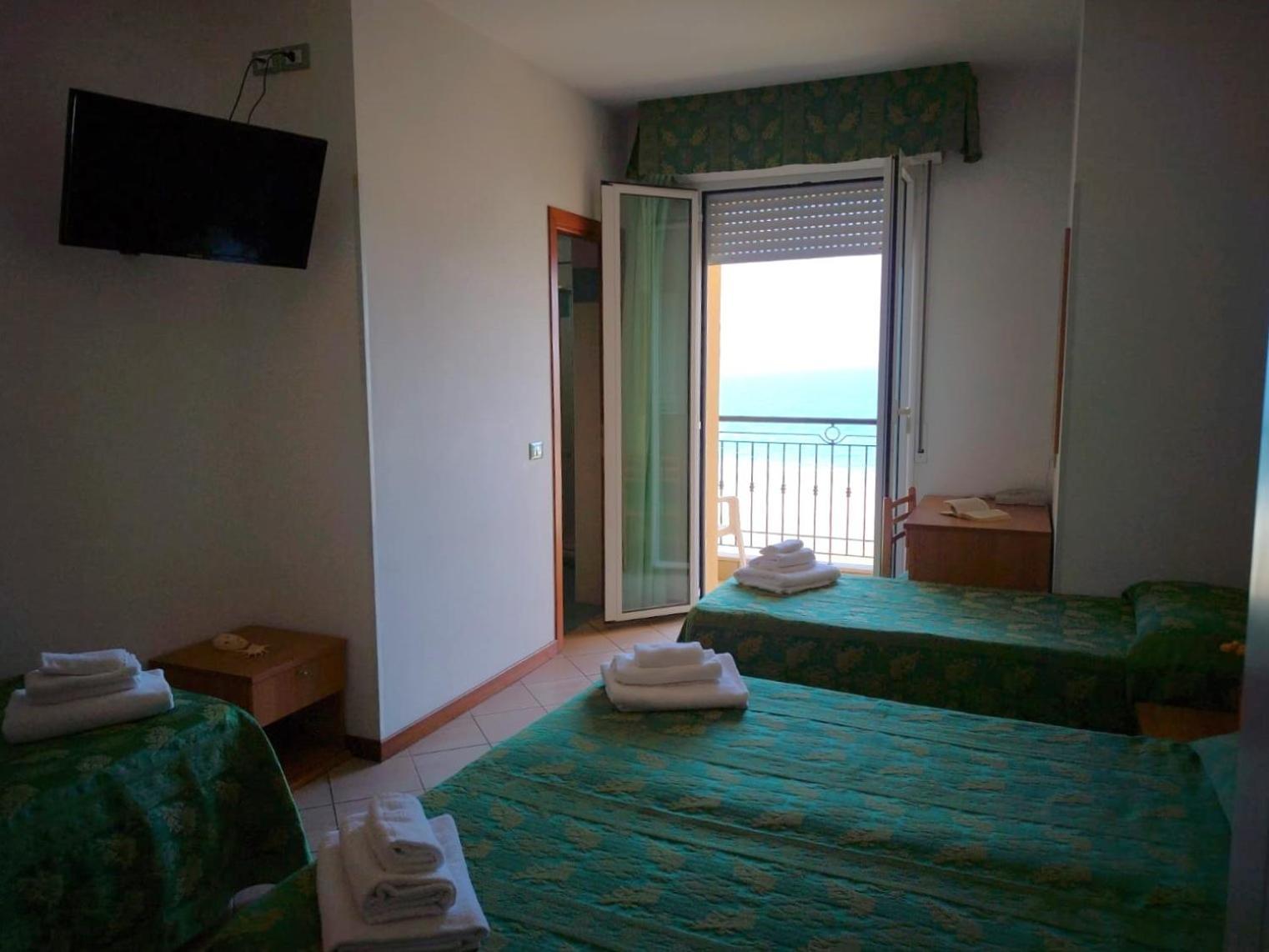 Hotel Belvedere Misano Adriatico Bagian luar foto