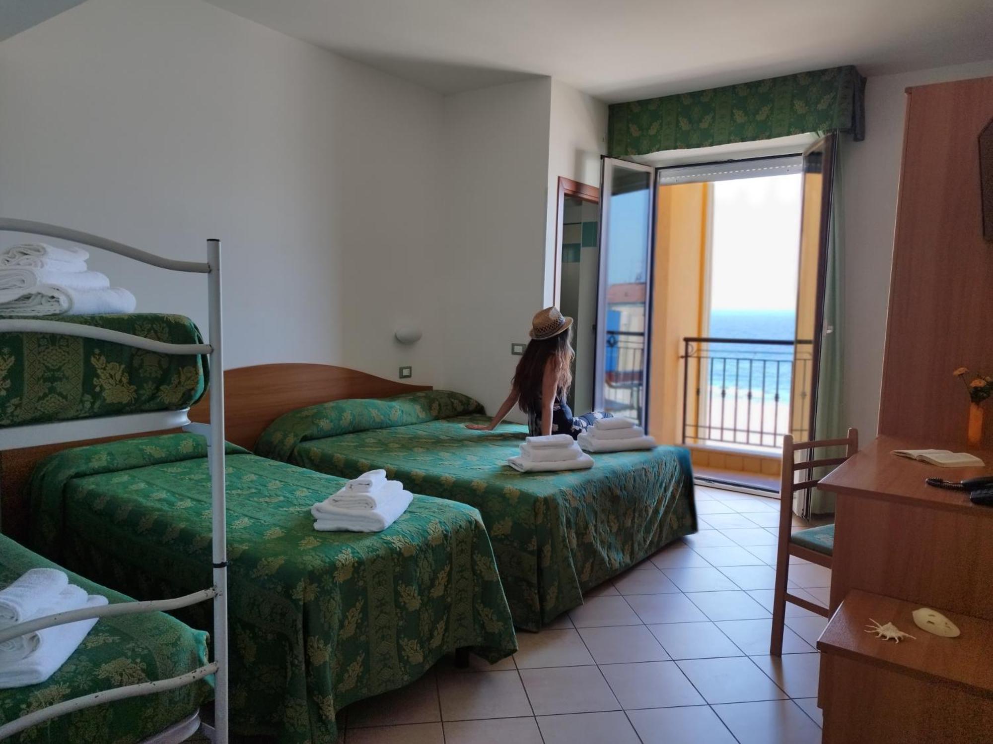 Hotel Belvedere Misano Adriatico Bagian luar foto
