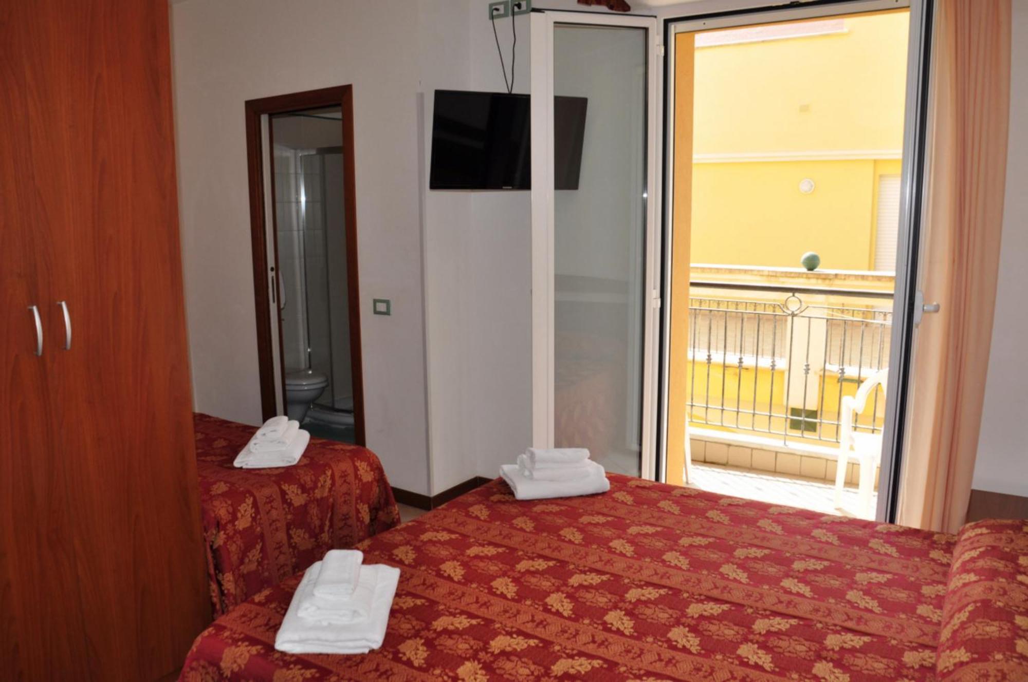 Hotel Belvedere Misano Adriatico Bagian luar foto