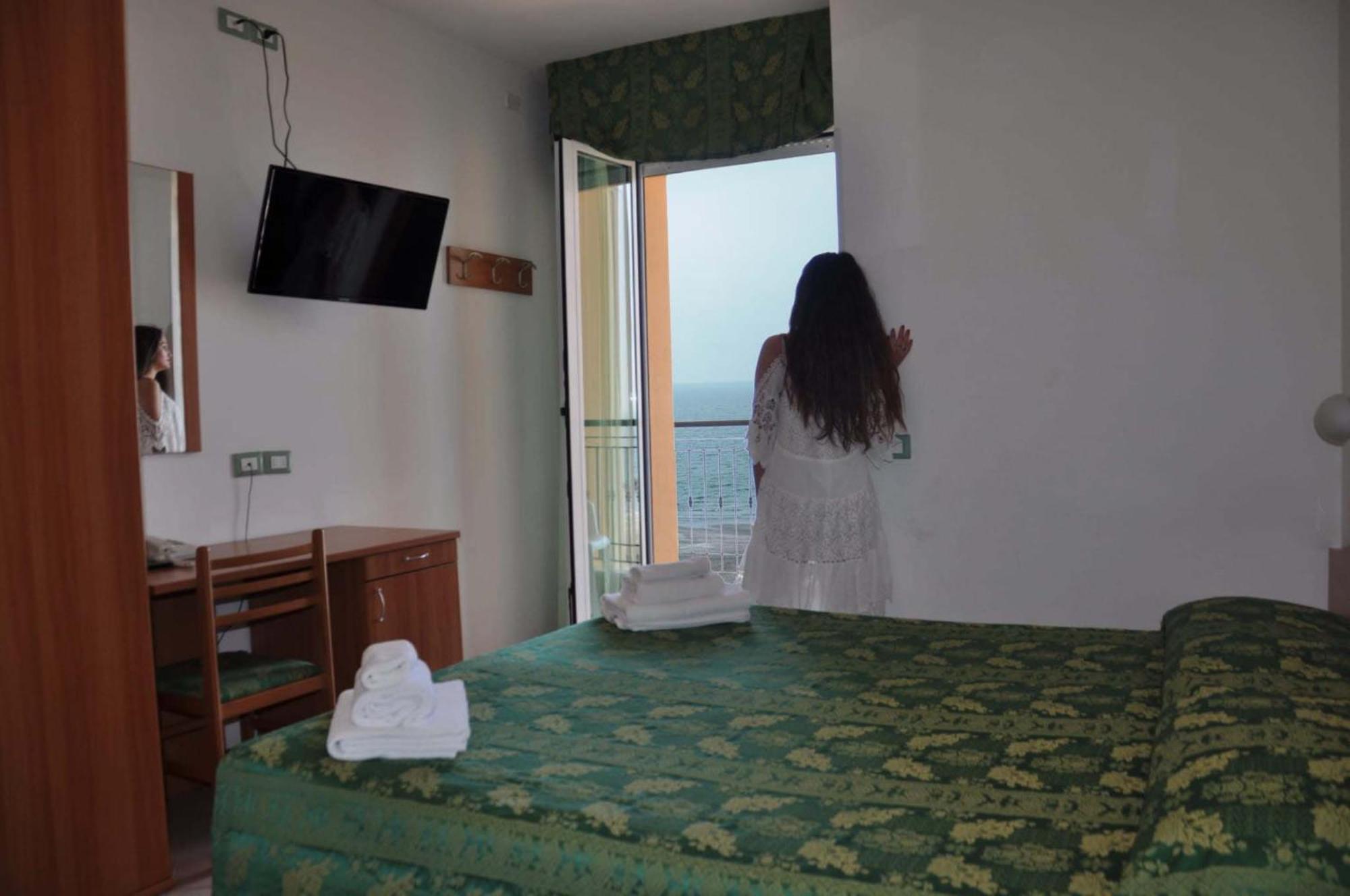 Hotel Belvedere Misano Adriatico Bagian luar foto
