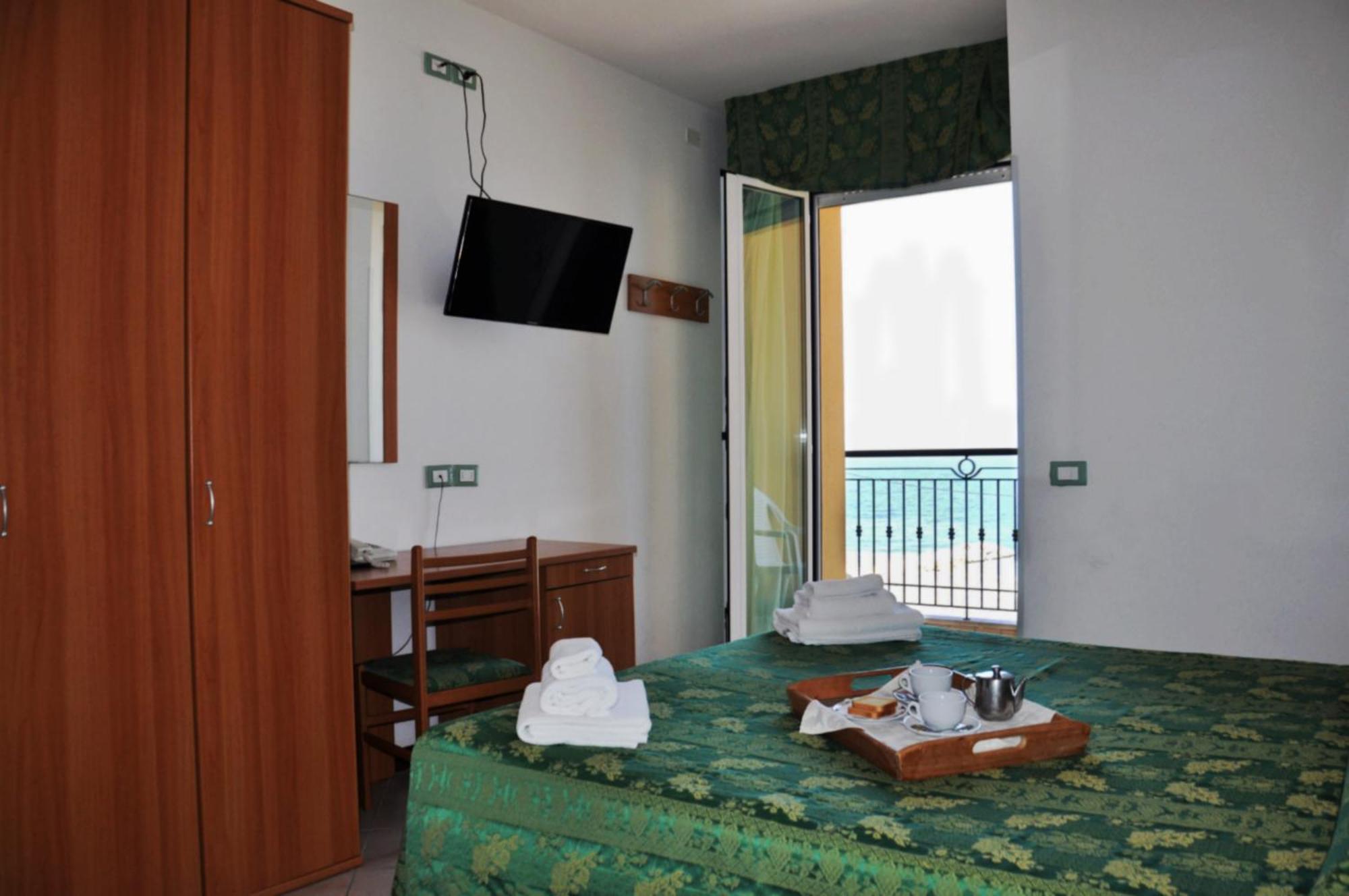 Hotel Belvedere Misano Adriatico Bagian luar foto