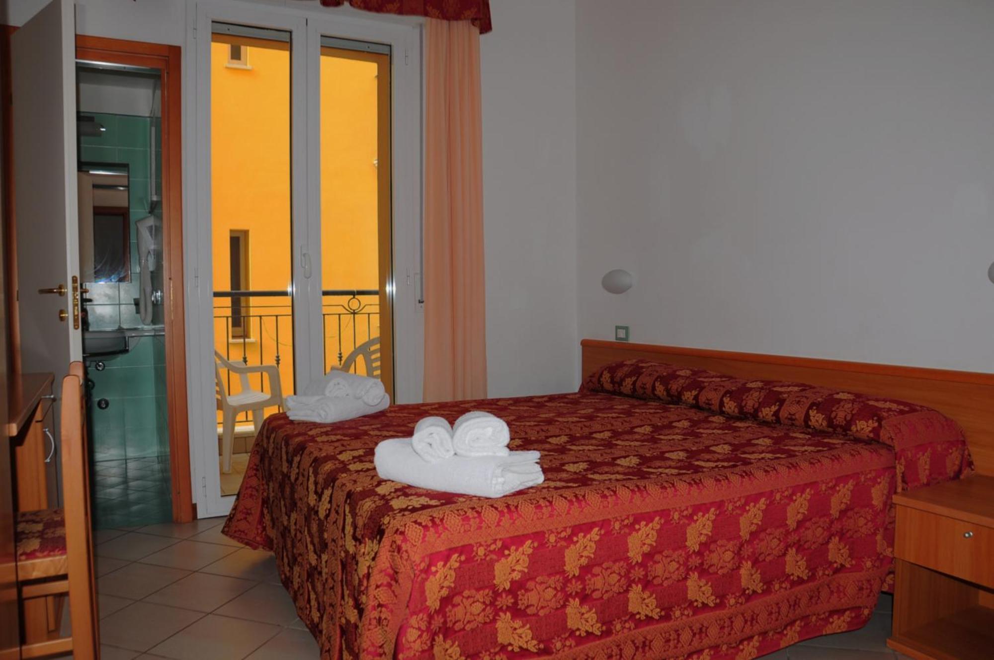 Hotel Belvedere Misano Adriatico Bagian luar foto